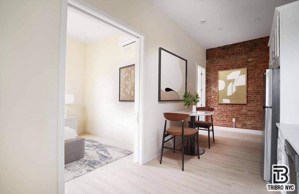 905 Church Avenue - Photo 2