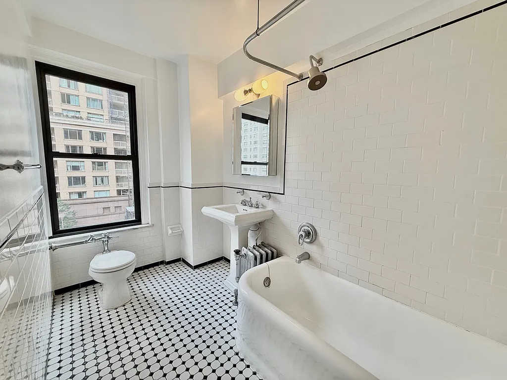 East 68th Street - Photo 2