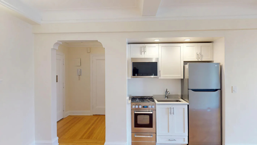 East 68th Street - Photo 1