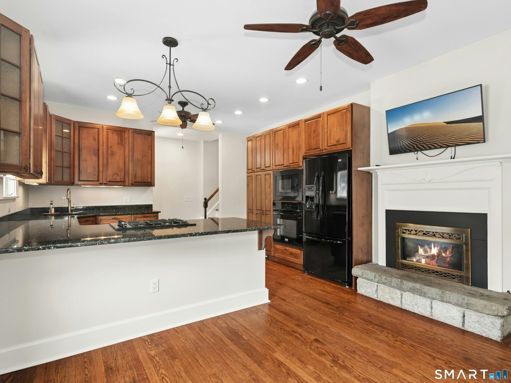 220 West Avenue - Photo 3