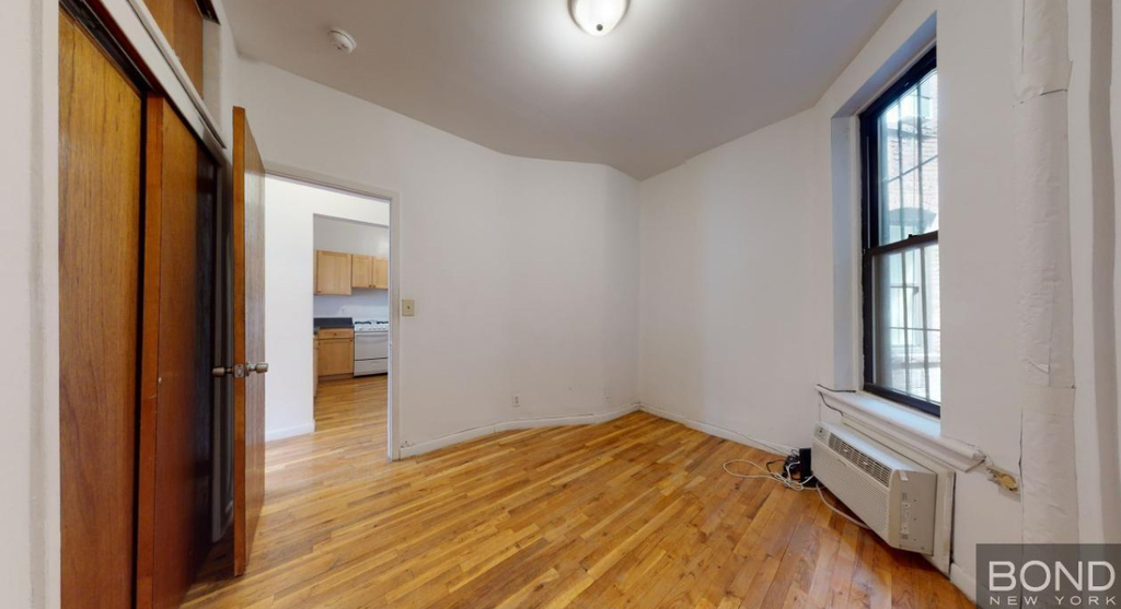 East 90th Street - Photo 11