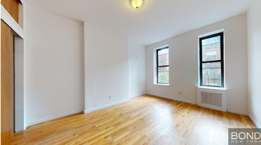 East 90th Street - Photo 9