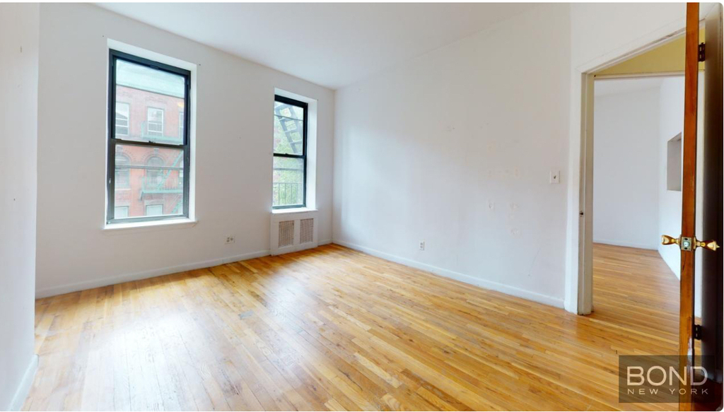 East 90th Street - Photo 8