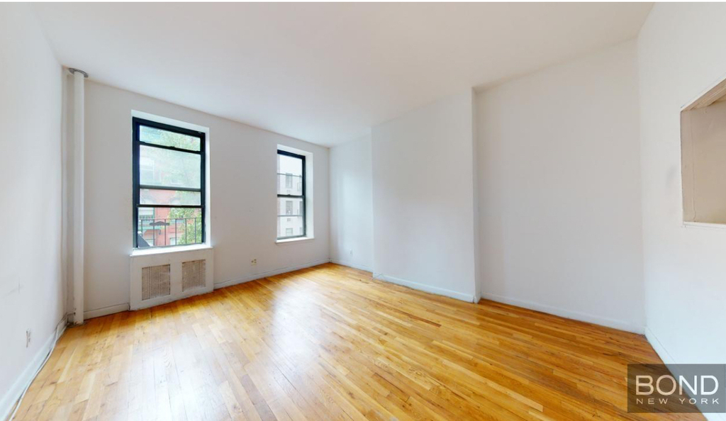 East 90th Street - Photo 3