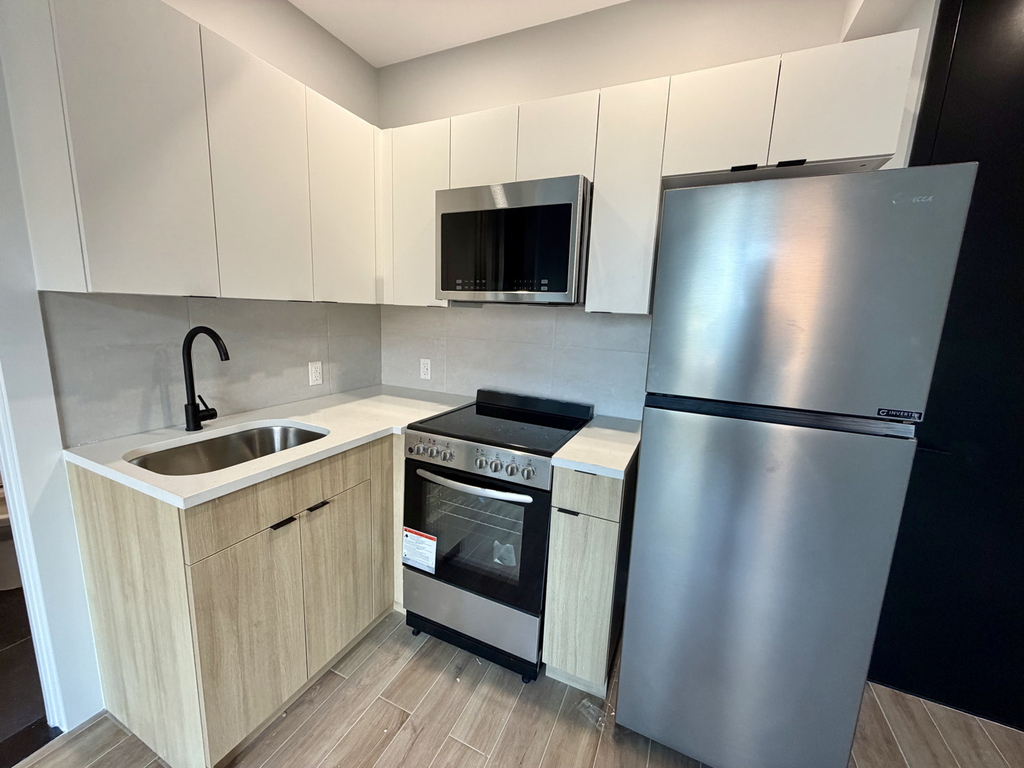 809 Midwood street - Photo 0