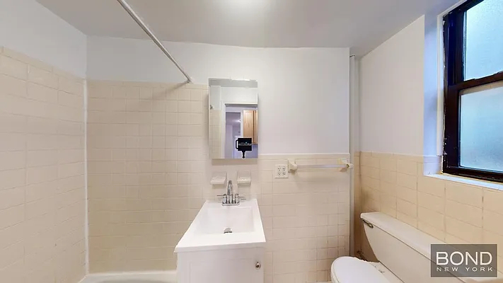 425 East 65th Street - Photo 5