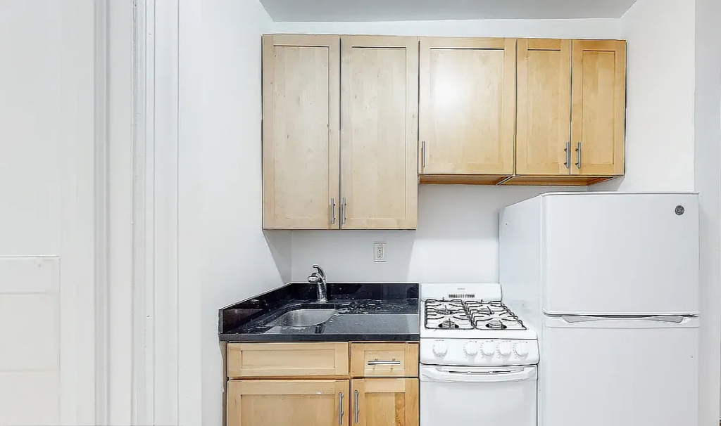 429 East 73rd Street - Photo 3