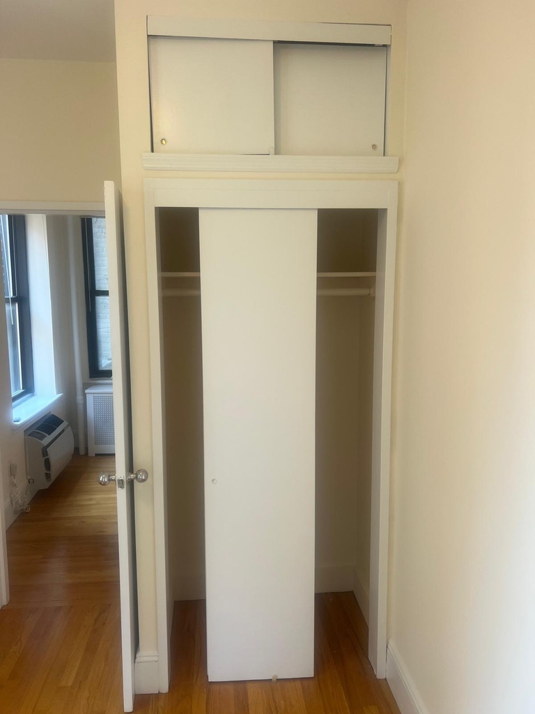 W 92 St / Riverside Drive - Photo 3