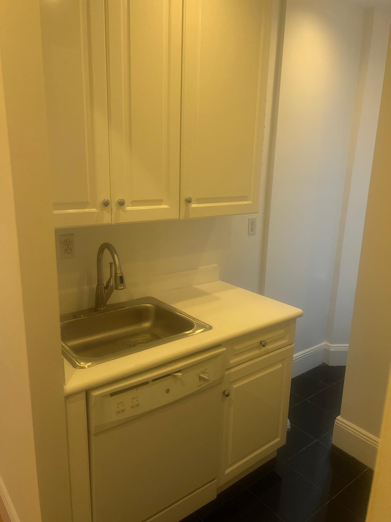 W 92 St / Riverside Drive - Photo 1