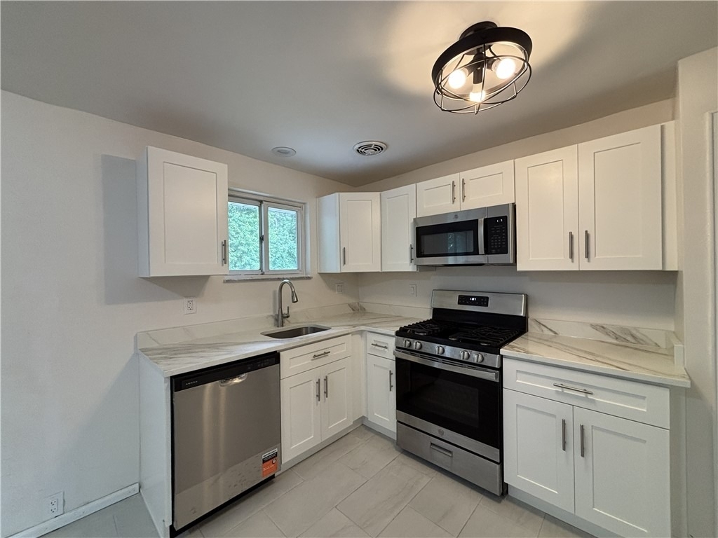 401 Cyra Dr - Photo 17