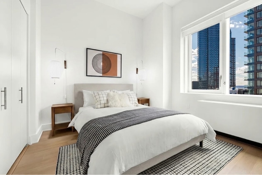 180 Ashland Place - Photo 1