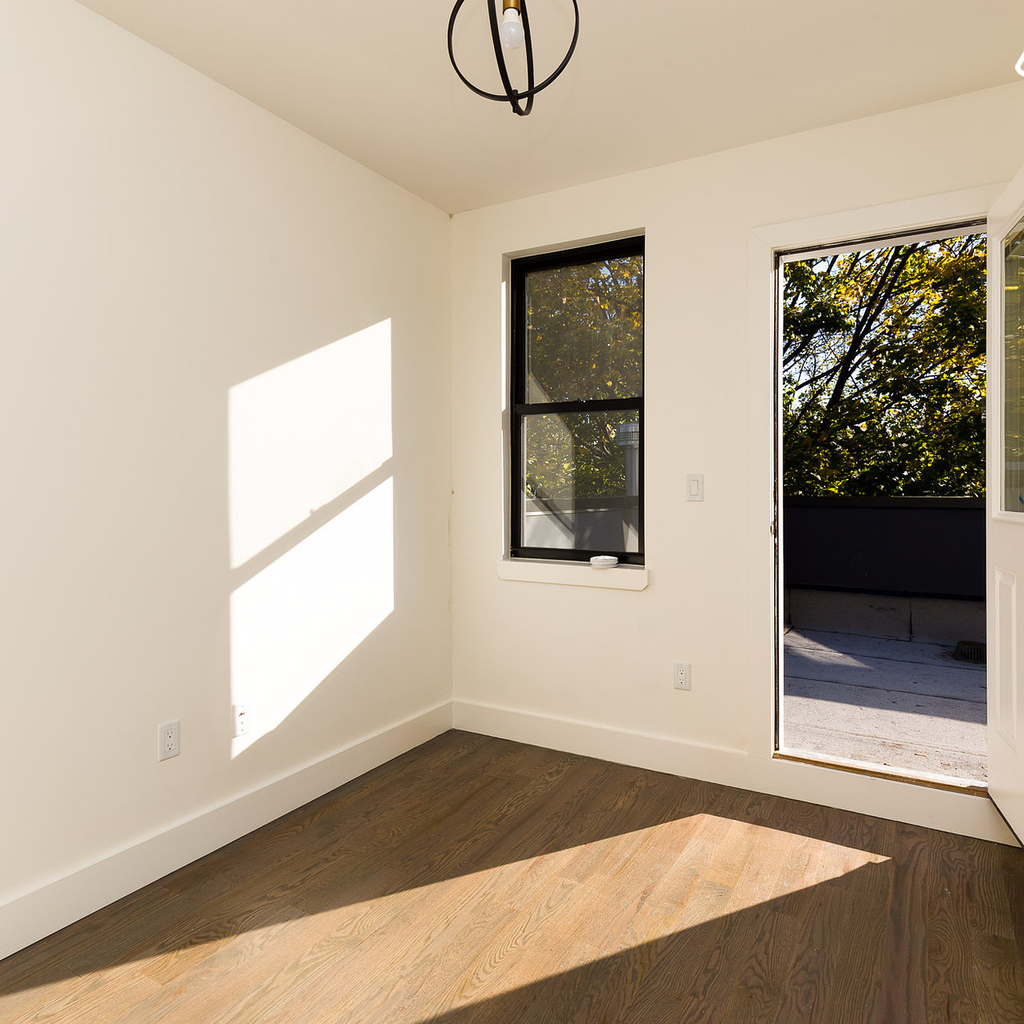 828 St Johns Place - Photo 5