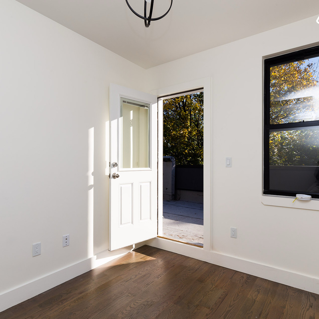 828 St Johns Place - Photo 3