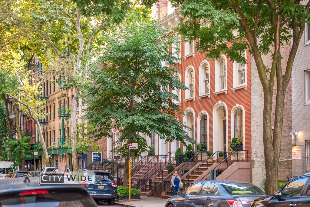 222 East 89th Street - Photo 5