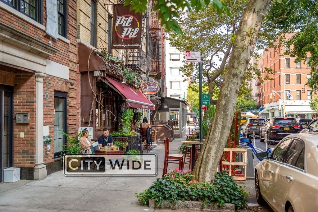 222 East 89th Street - Photo 6