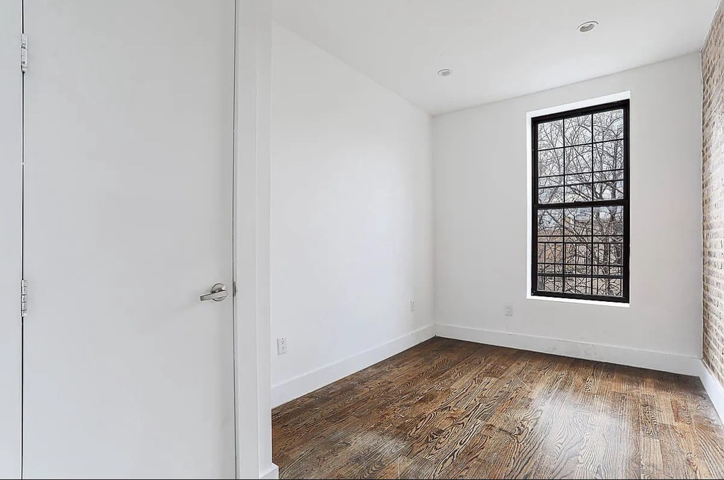558 Kosciuszko Street - Photo 5