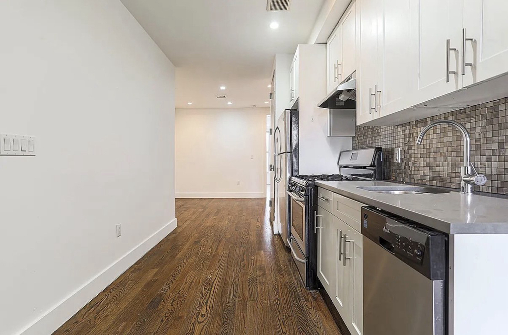 558 Kosciuszko Street - Photo 8