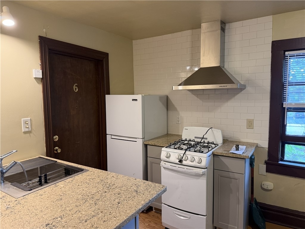 168 Gibbs Street - Photo 1