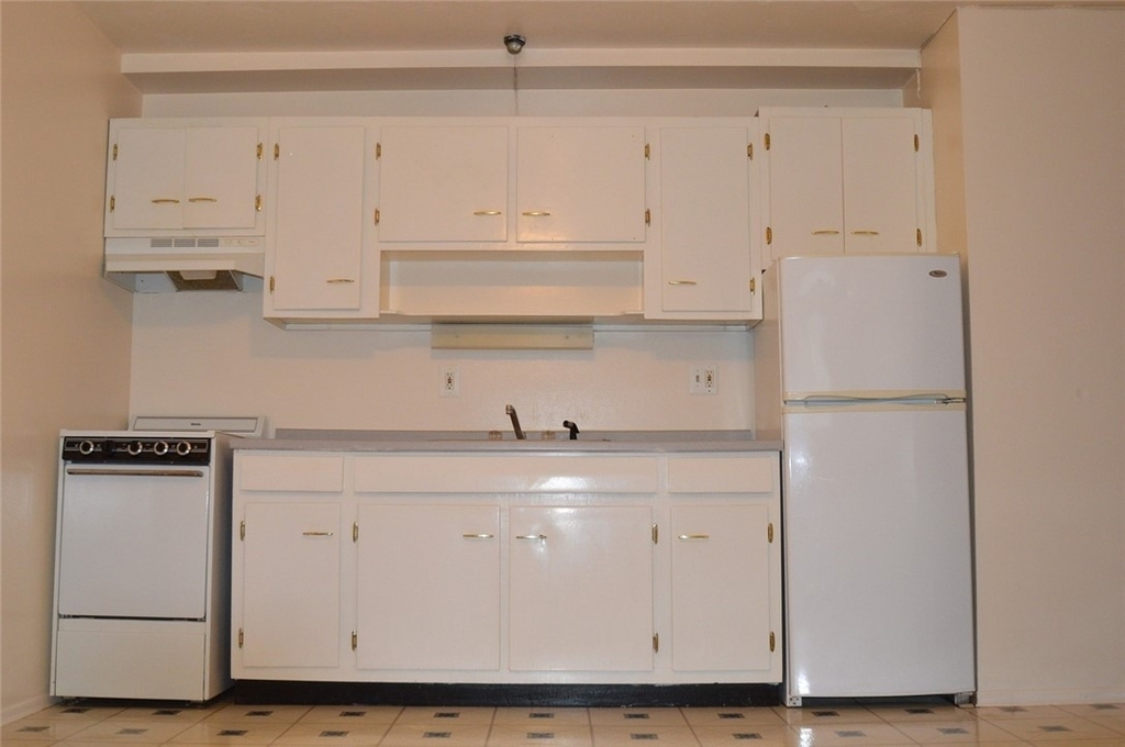 154 Park Avenue - Photo 1
