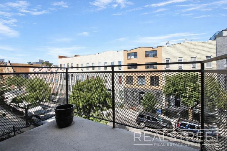 100 Himrod St - Photo 8