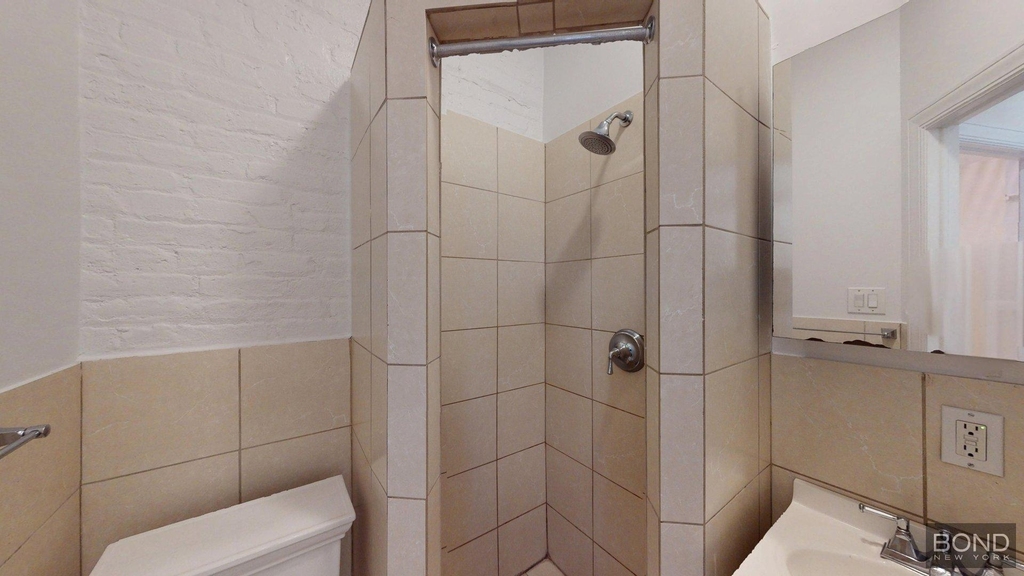 West 11th Street - Photo 5