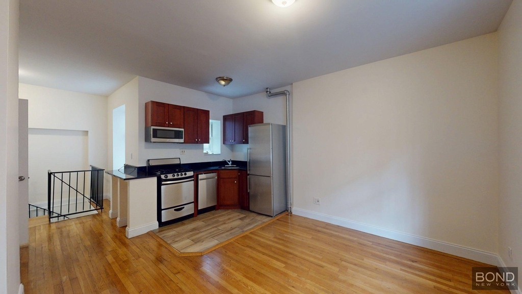 West 11th Street - Photo 0