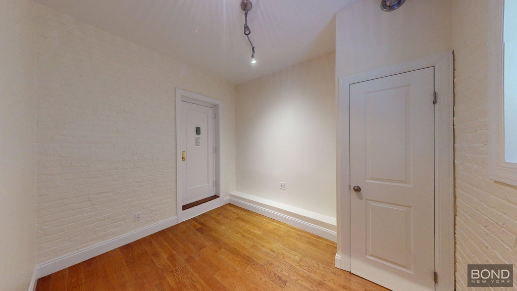 West 11th Street - Photo 3