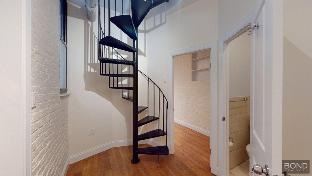 West 11th Street - Photo 4