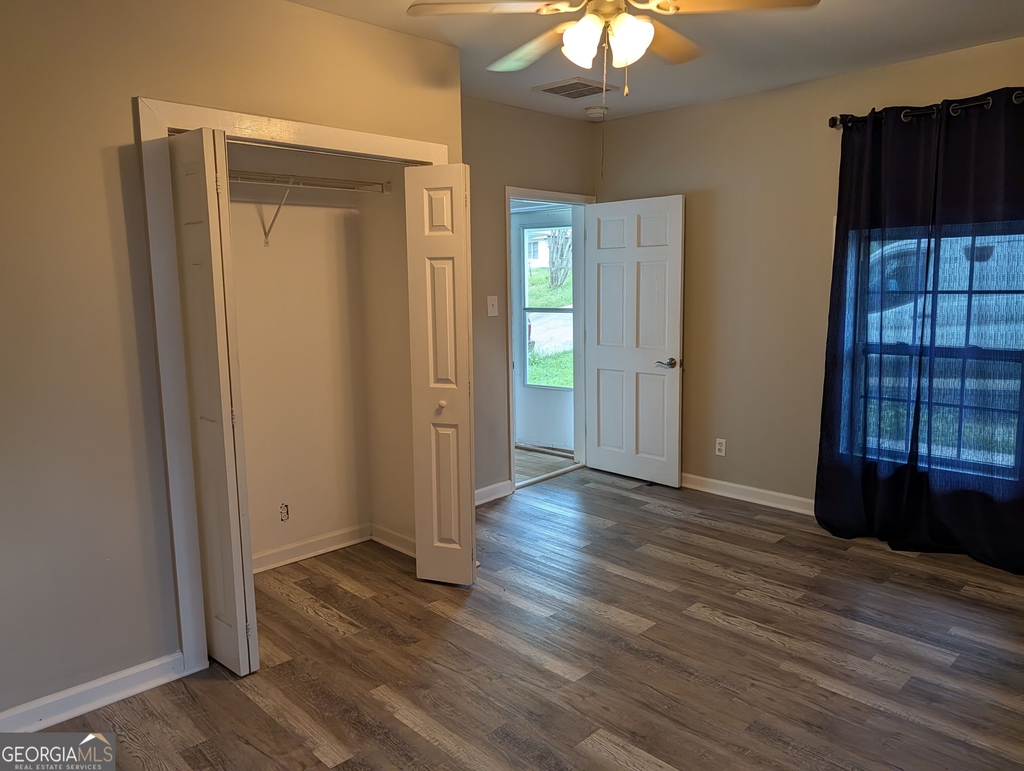 24 Alley Street - Photo 2