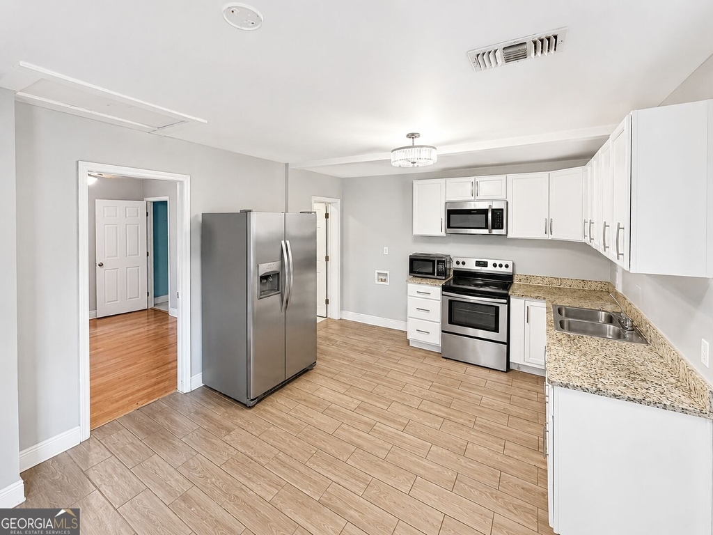 1166 Garibaldi Street Sw - Photo 4