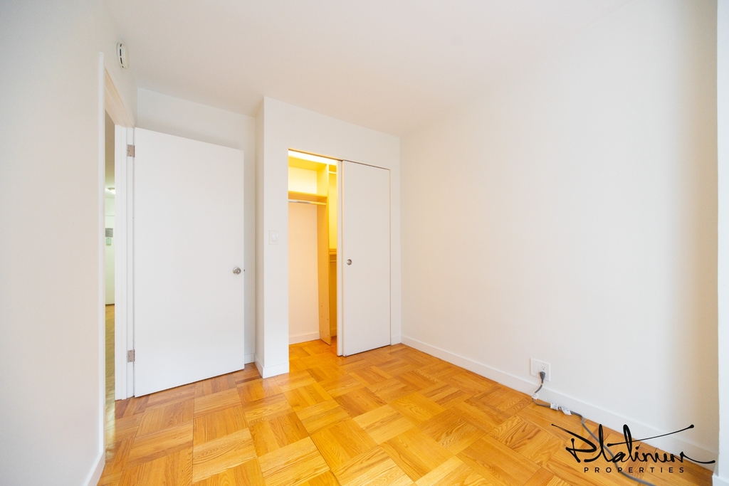 4th Avenue - Photo 2
