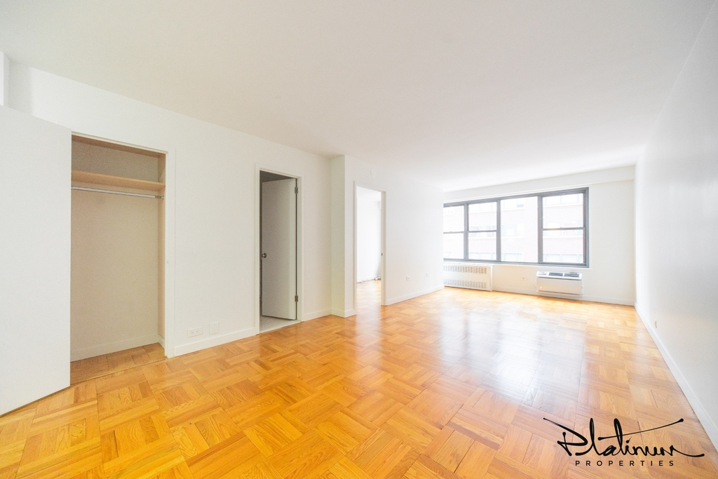4th Avenue - Photo 0