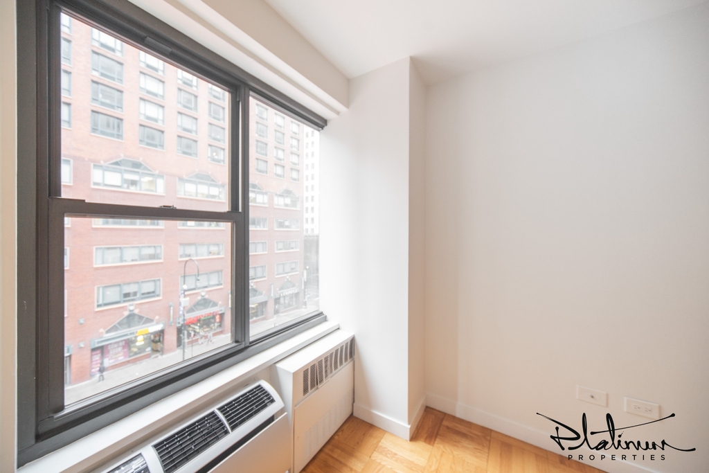 4th Avenue - Photo 1
