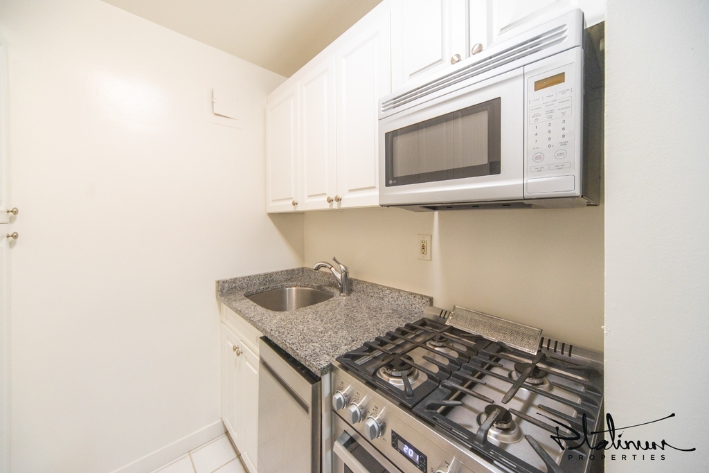 4th Avenue - Photo 5