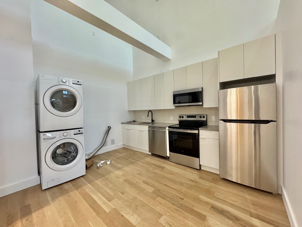 173 Tompkins Avenue - Photo 3