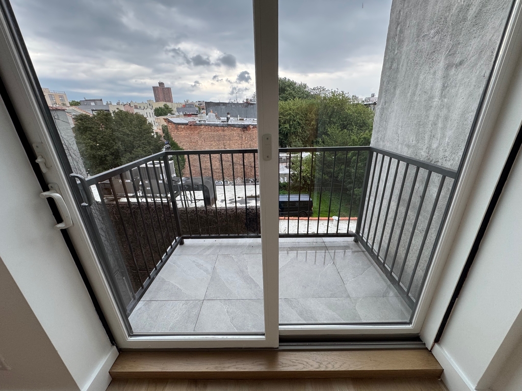173 Tompkins Avenue - Photo 6
