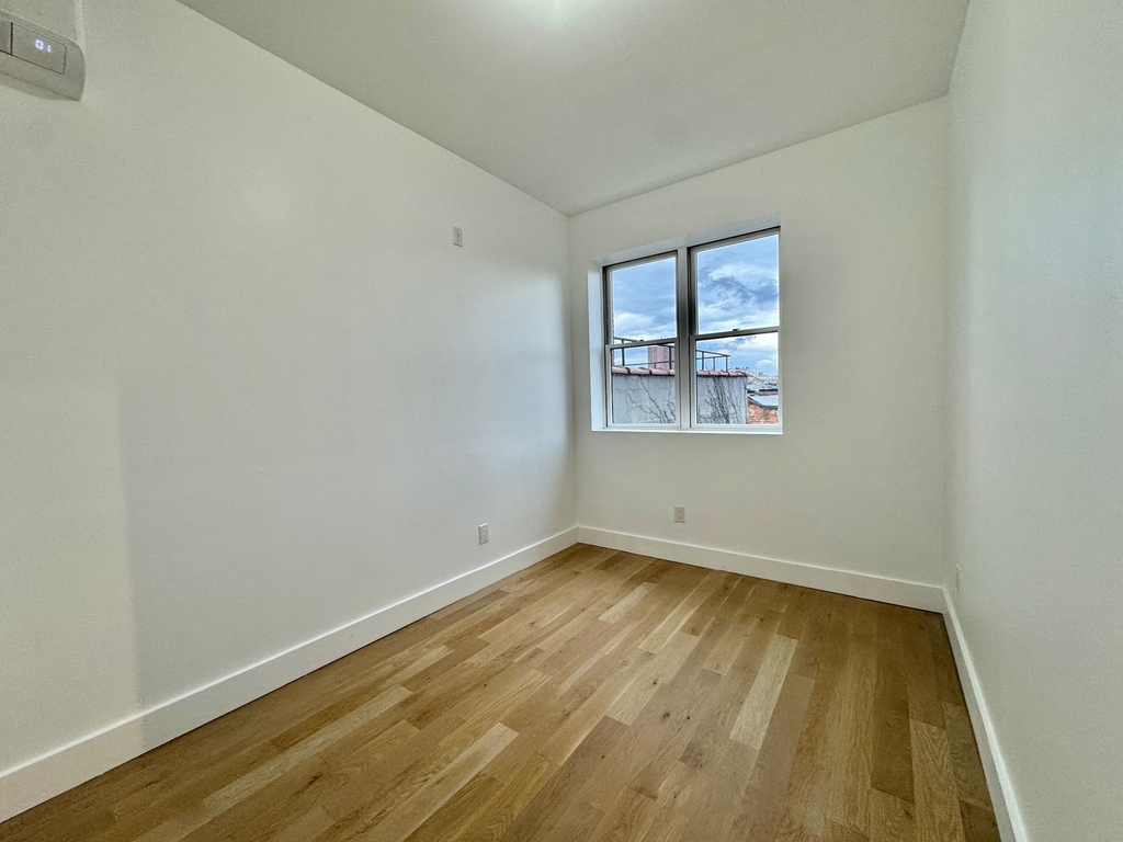 173 Tompkins Avenue - Photo 4