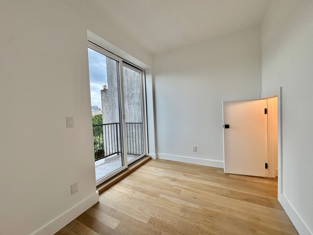 173 Tompkins Avenue - Photo 7