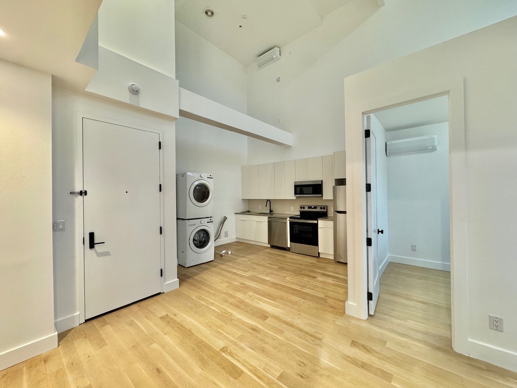 173 Tompkins Avenue - Photo 2