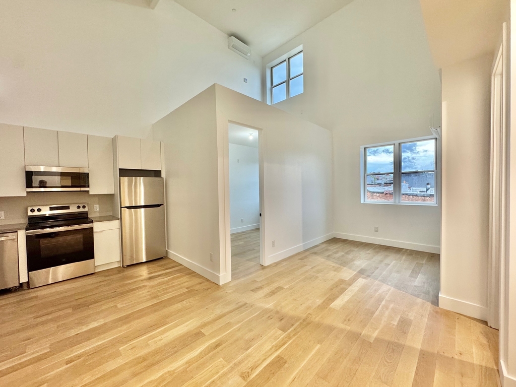 173 Tompkins Avenue - Photo 9