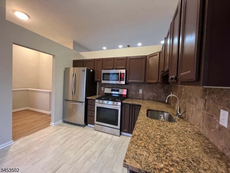 245 Marcia Way - Photo 2