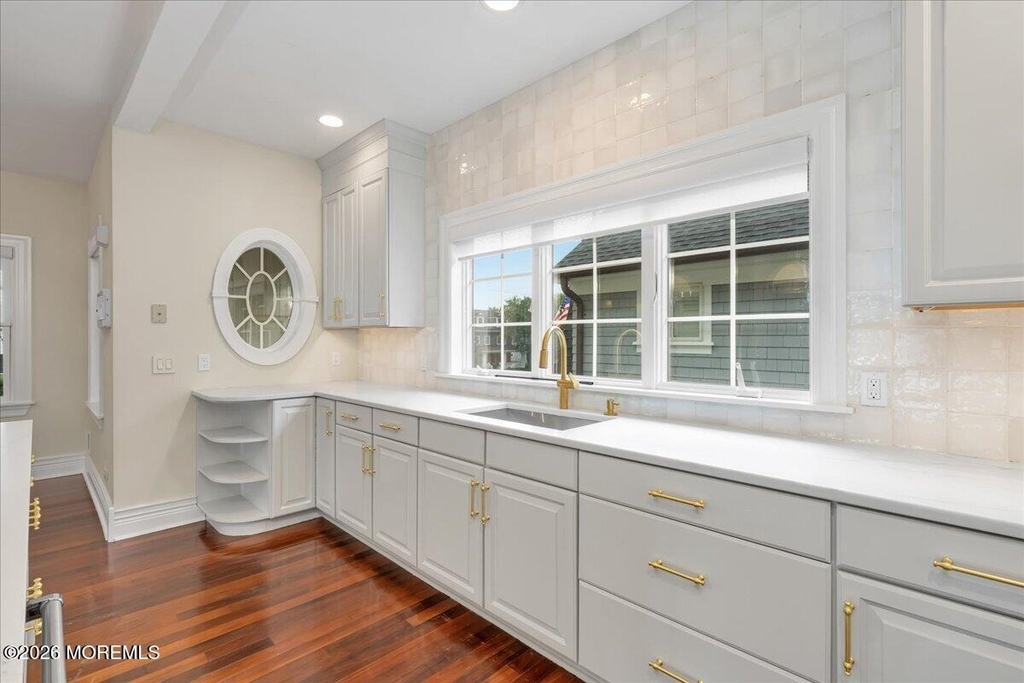 410 1st Avenue - Photo 11