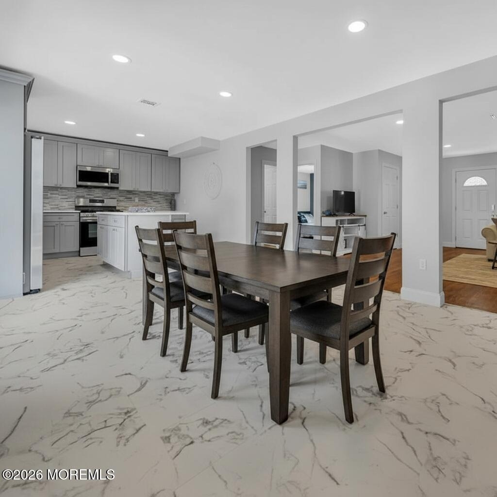 1143 Roe Avenue - Photo 2