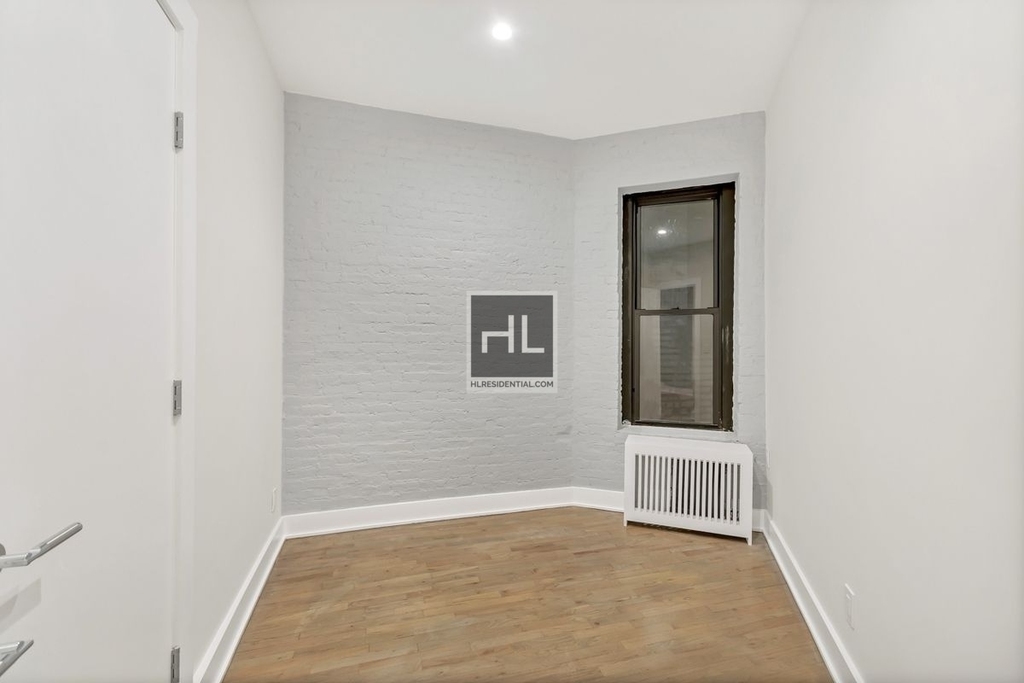 East 95 Street - Photo 2