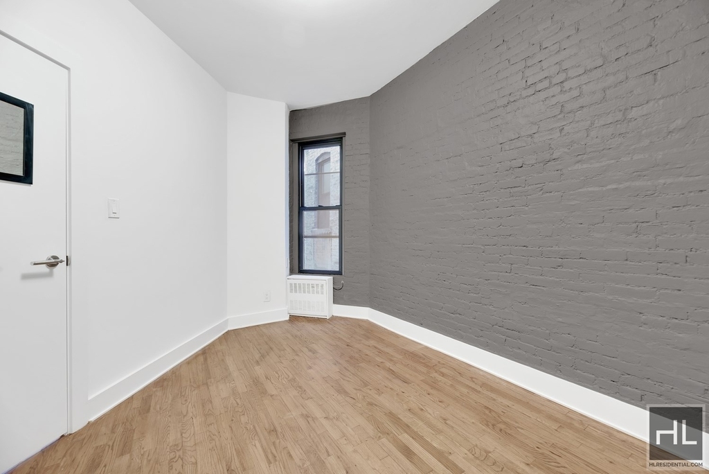 East 95 Street - Photo 5