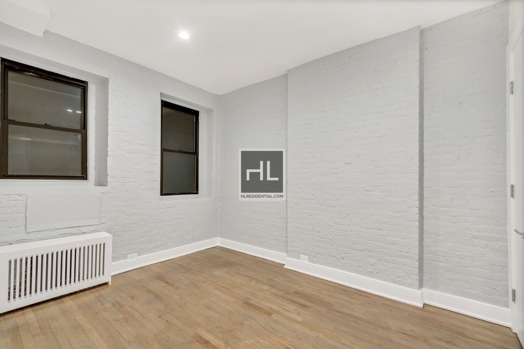 East 95 Street - Photo 3
