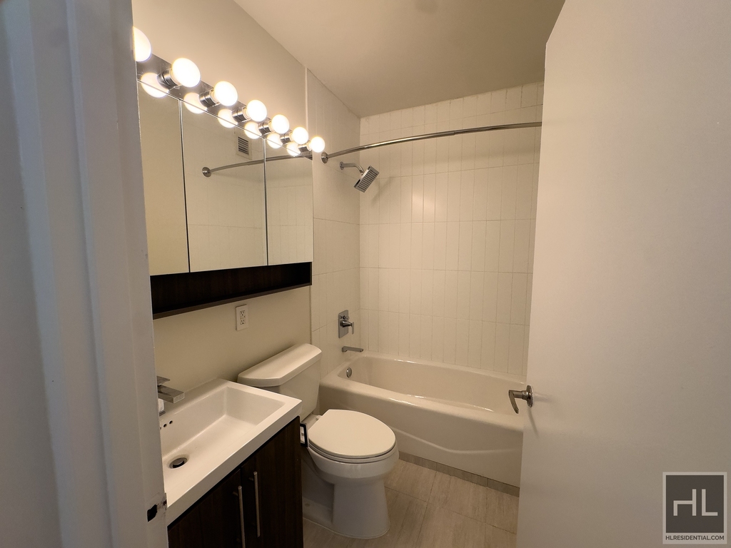 West 53rd Street - Photo 4