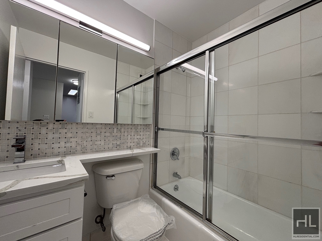 East 71st Street - Photo 6
