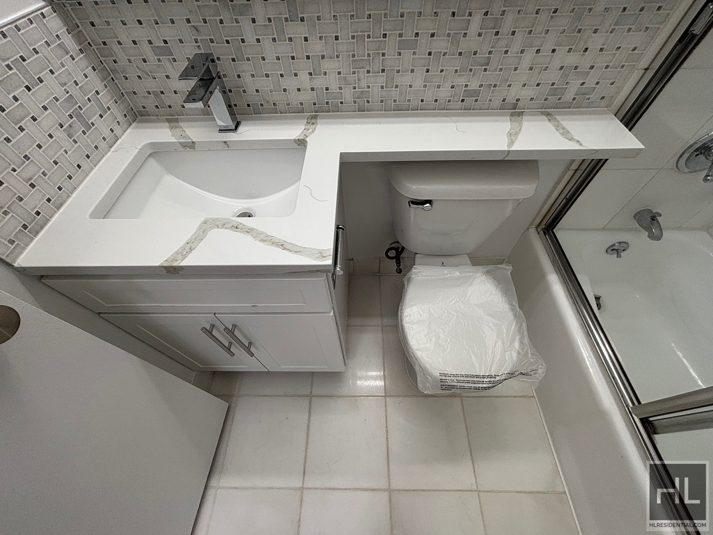 East 71st Street - Photo 5