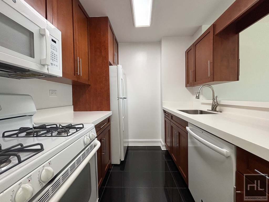 East 71st Street - Photo 3